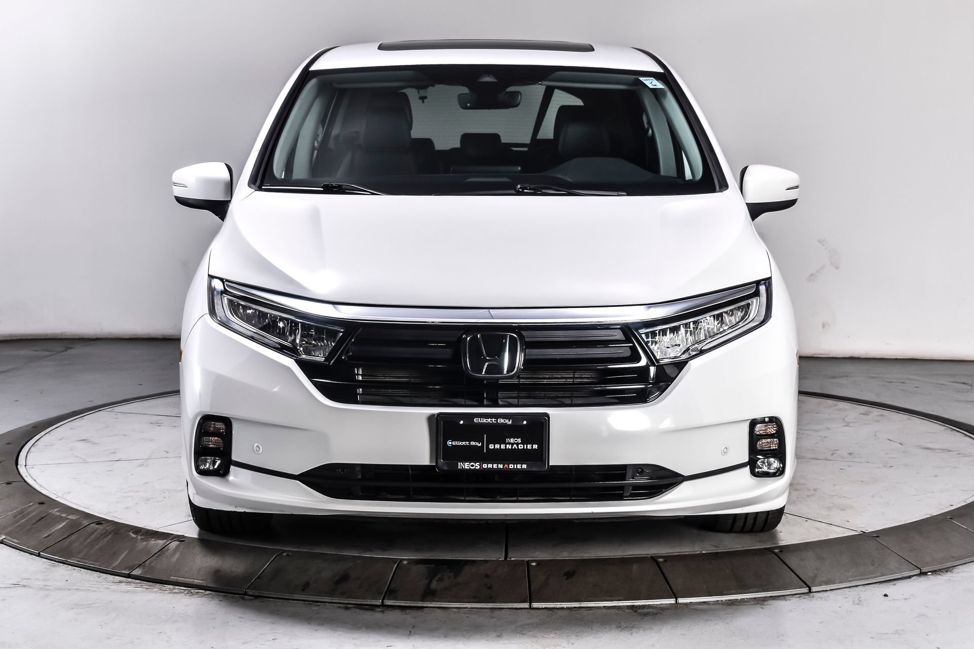 Used 2024 Honda Odyssey Touring image 2