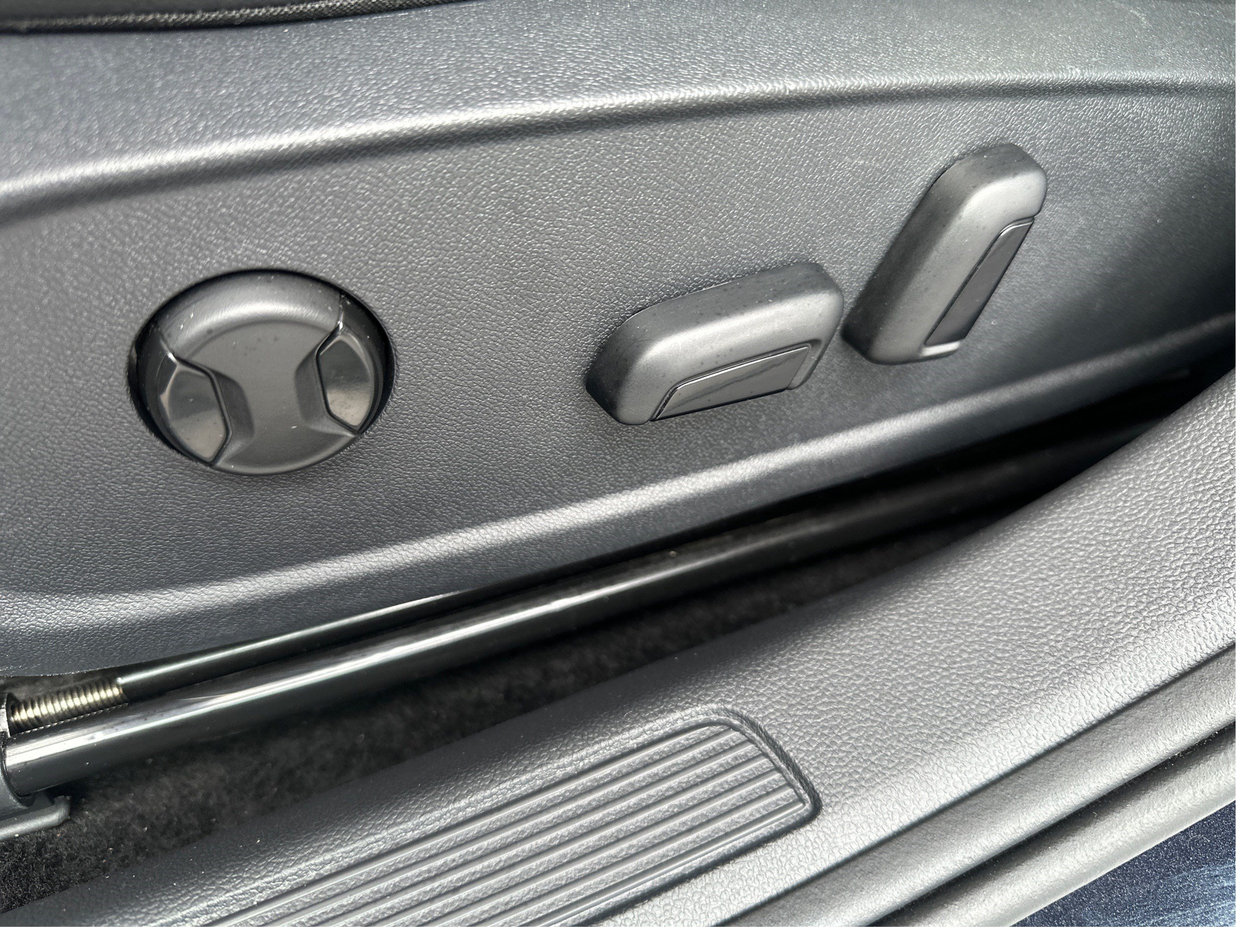 Used 2025 Volkswagen Jetta SE FWD image 20