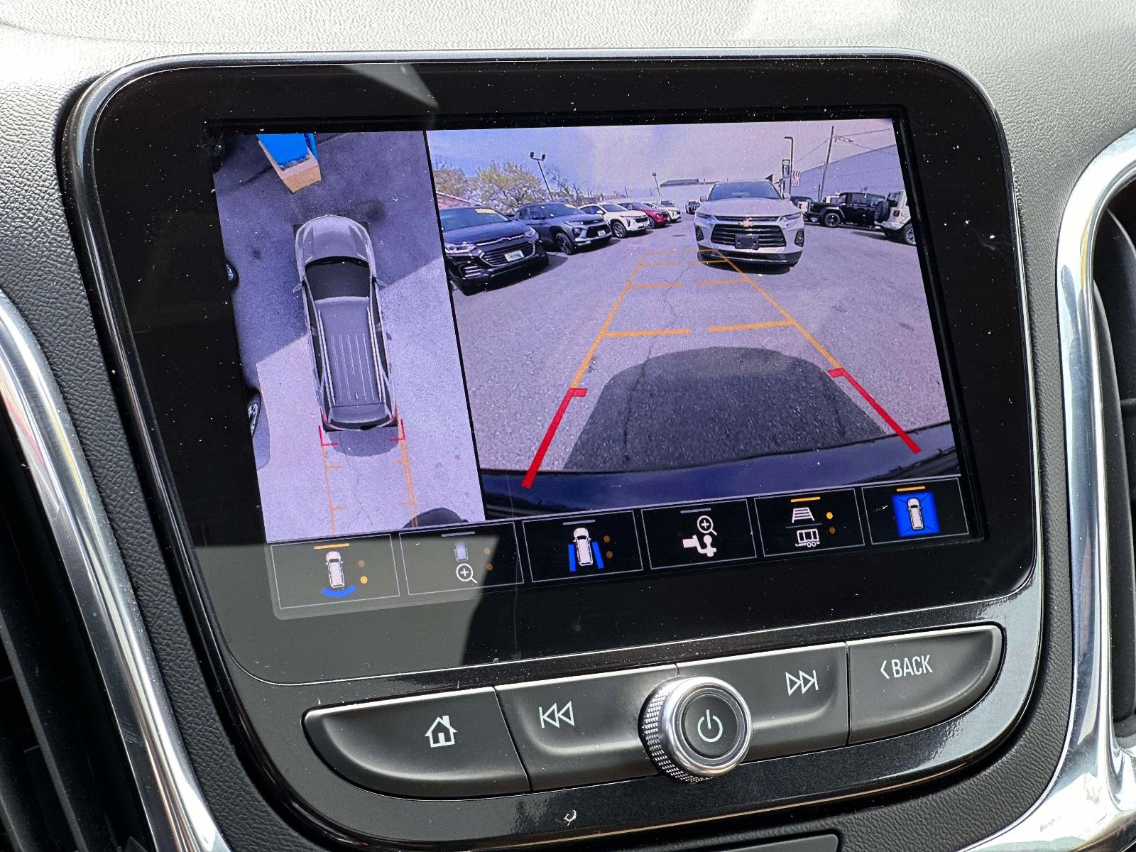 Used 2023 Chevrolet Equinox Premier FWD image 32