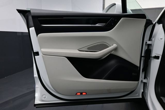 Certified 2025 Porsche Macan Electric RWD image 7