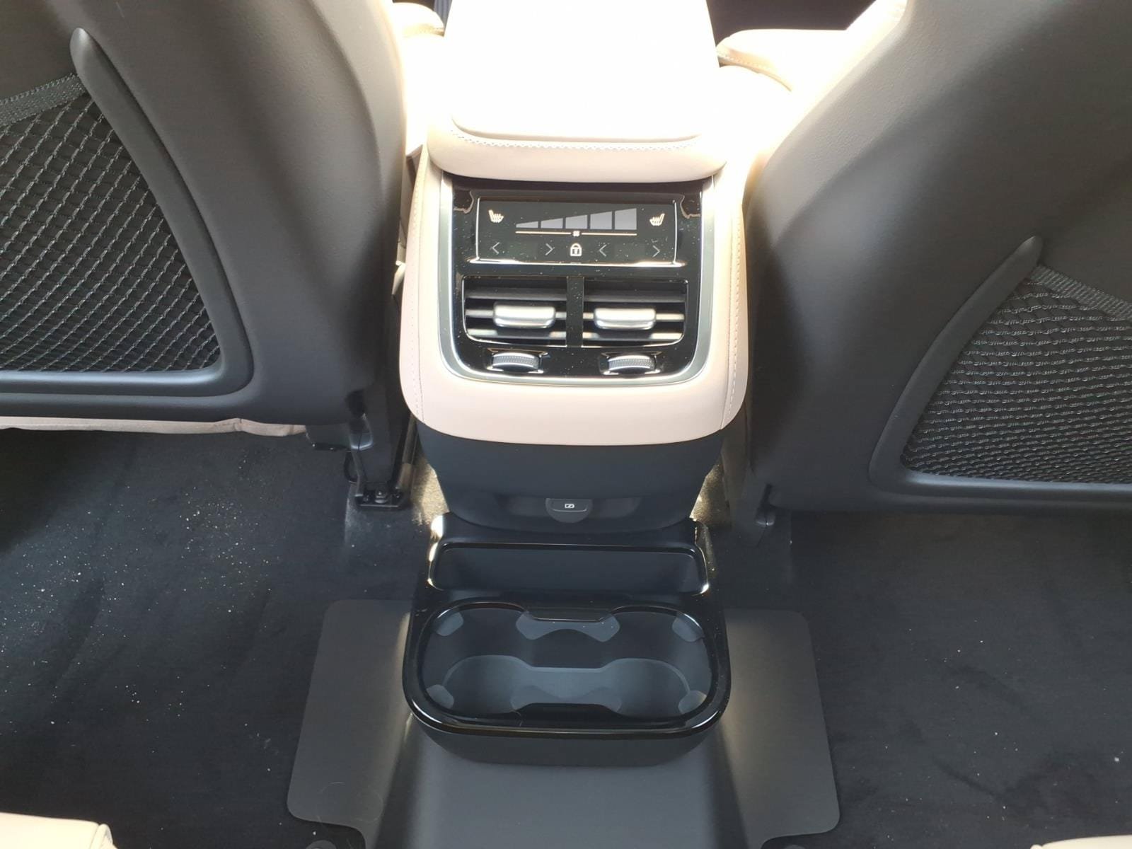 New 2026 Volvo XC90 T8 Ultra w/ Lounge Package AWD/4WD image 8