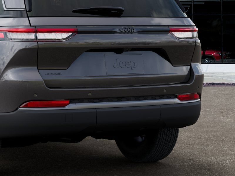 New 2026 Jeep Grand Cherokee Altitude AWD/4WD image 13