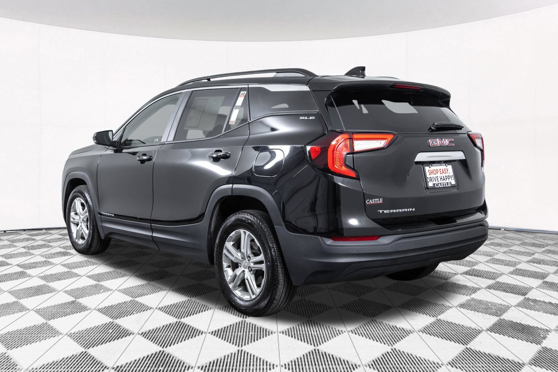 Used 2023 GMC Terrain SLE w/ Driver Convenience Package FWD image 16