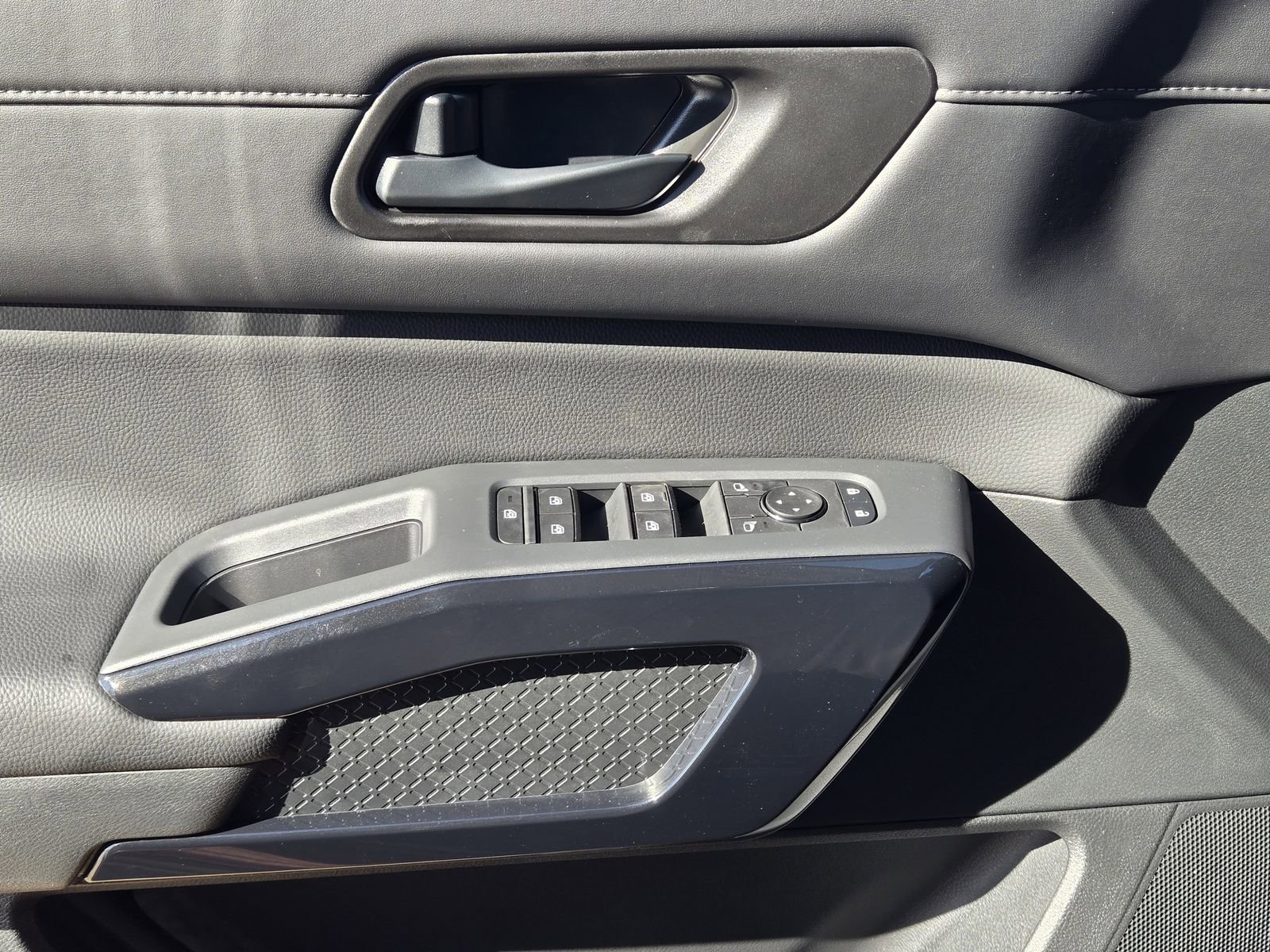 New 2026 Nissan Pathfinder SV image 20