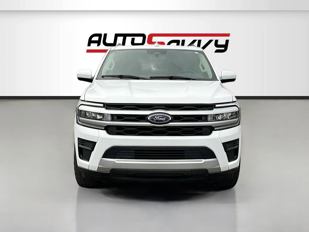 Used 2023 Ford Expedition XLT image 2