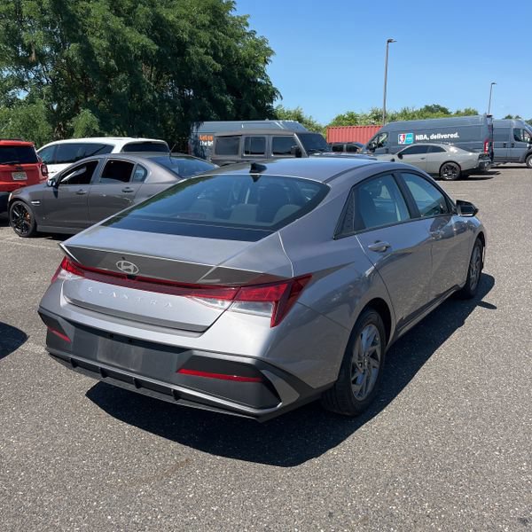 Used 2024 Hyundai Elantra SEL FWD image 10