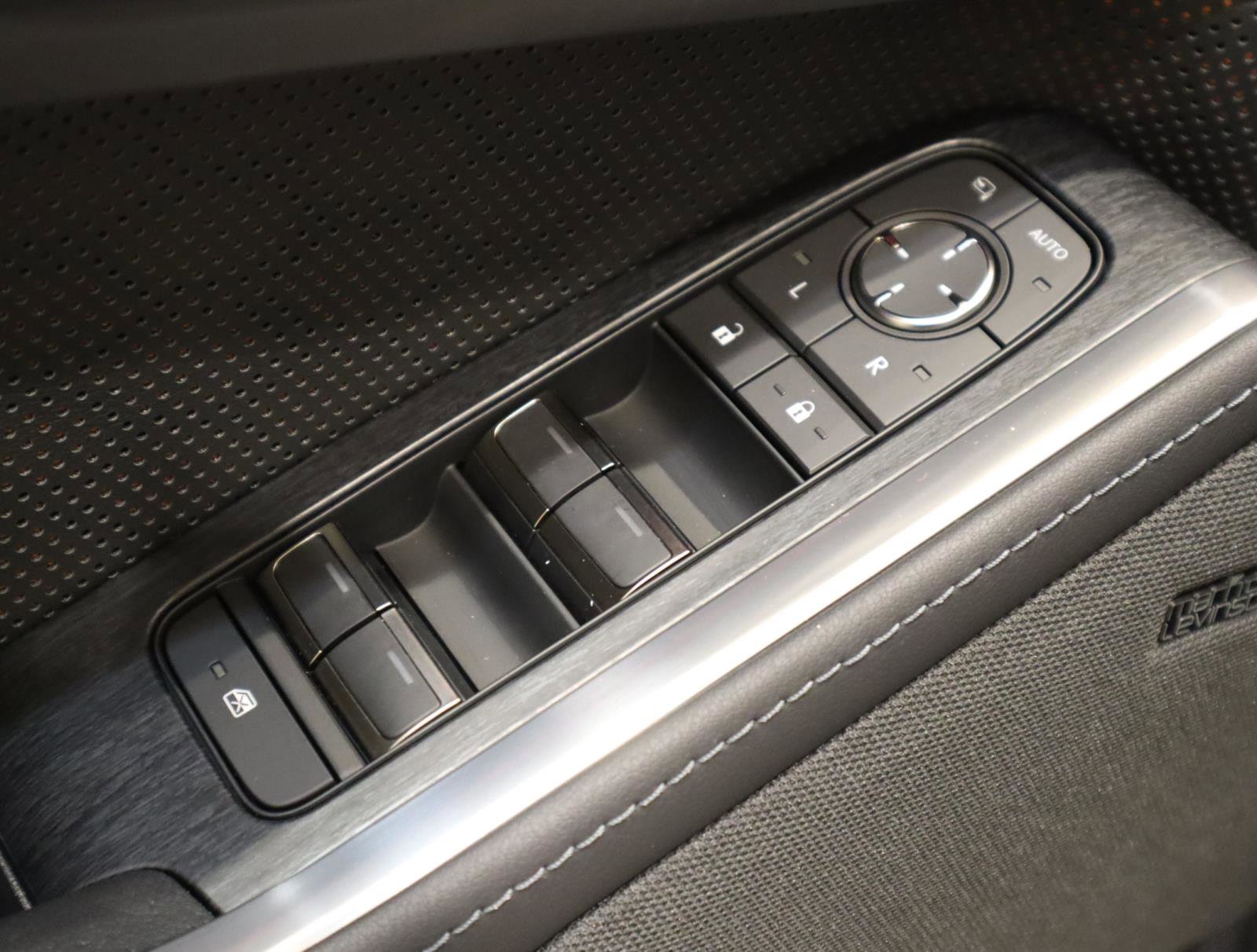 Used 2024 Lexus GX 550 w/ Accessory Package (Z1) image 25