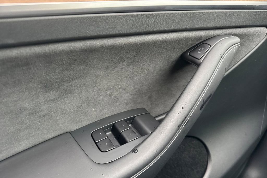 Used 2025 Tesla Model Y Long Range image 10