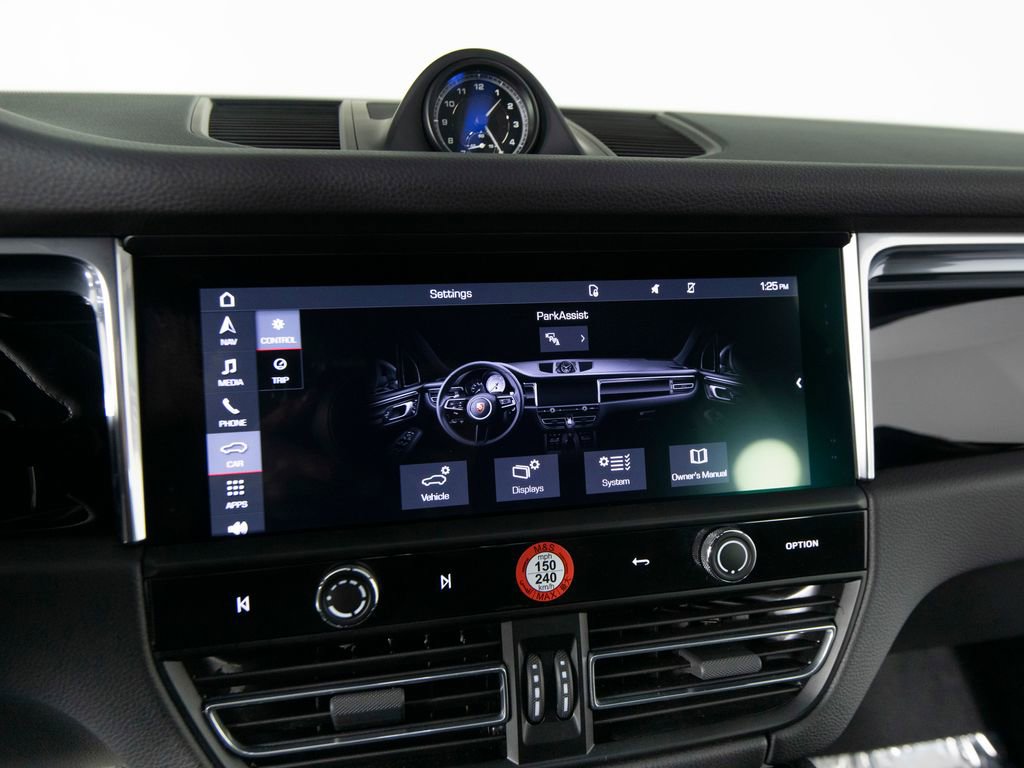 Certified 2025 Porsche Macan image 24
