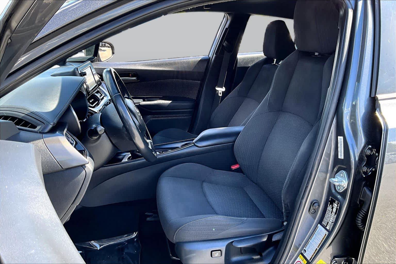 Used 2018 Toyota C-HR XLE FWD image 8