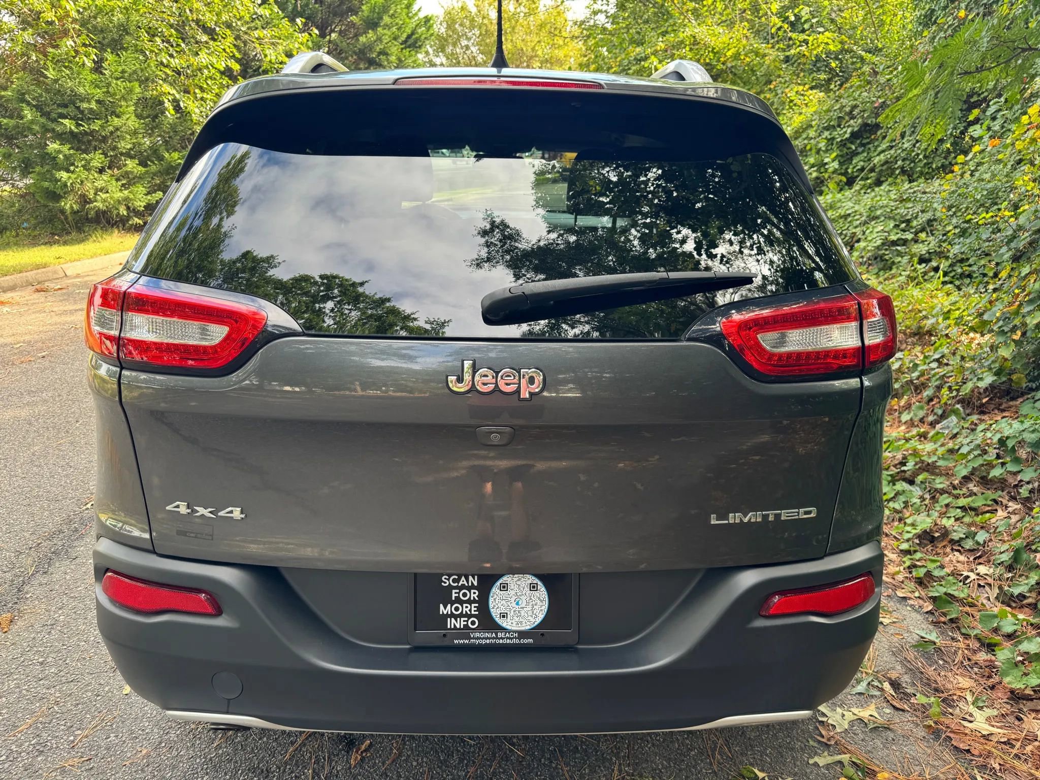 Used 2017 Jeep Cherokee Limited image 8