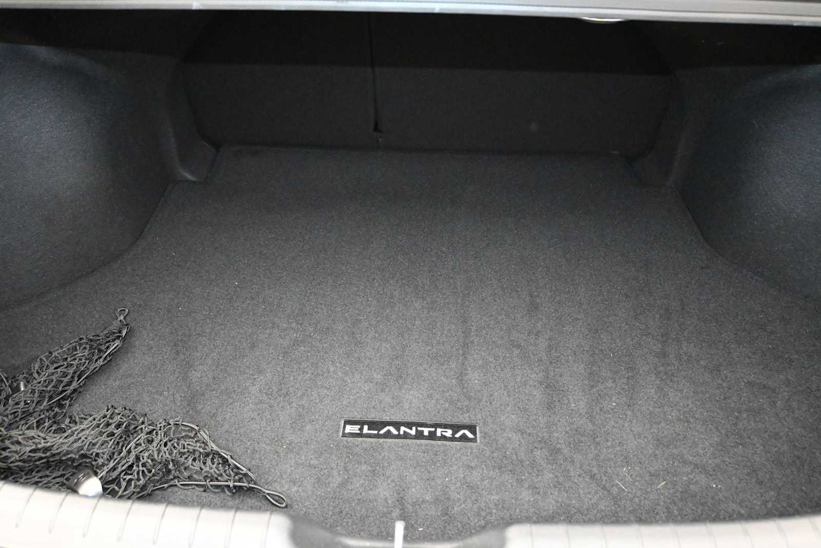 Used 2025 Hyundai Elantra Limited FWD image 28