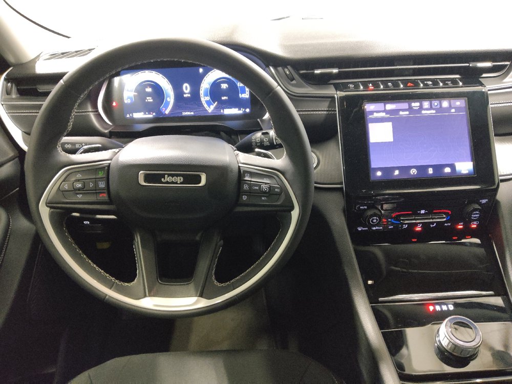 Used 2023 Jeep Grand Cherokee Laredo AWD/4WD image 22