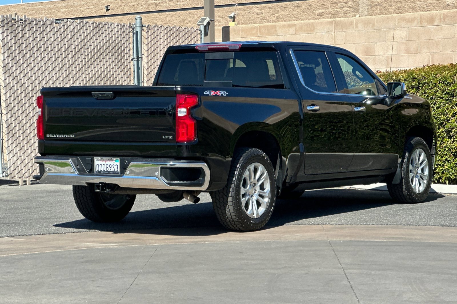 Certified 2022 Chevrolet Silverado 1500 LTZ w/ LTZ Premium Package AWD/4WD image 4
