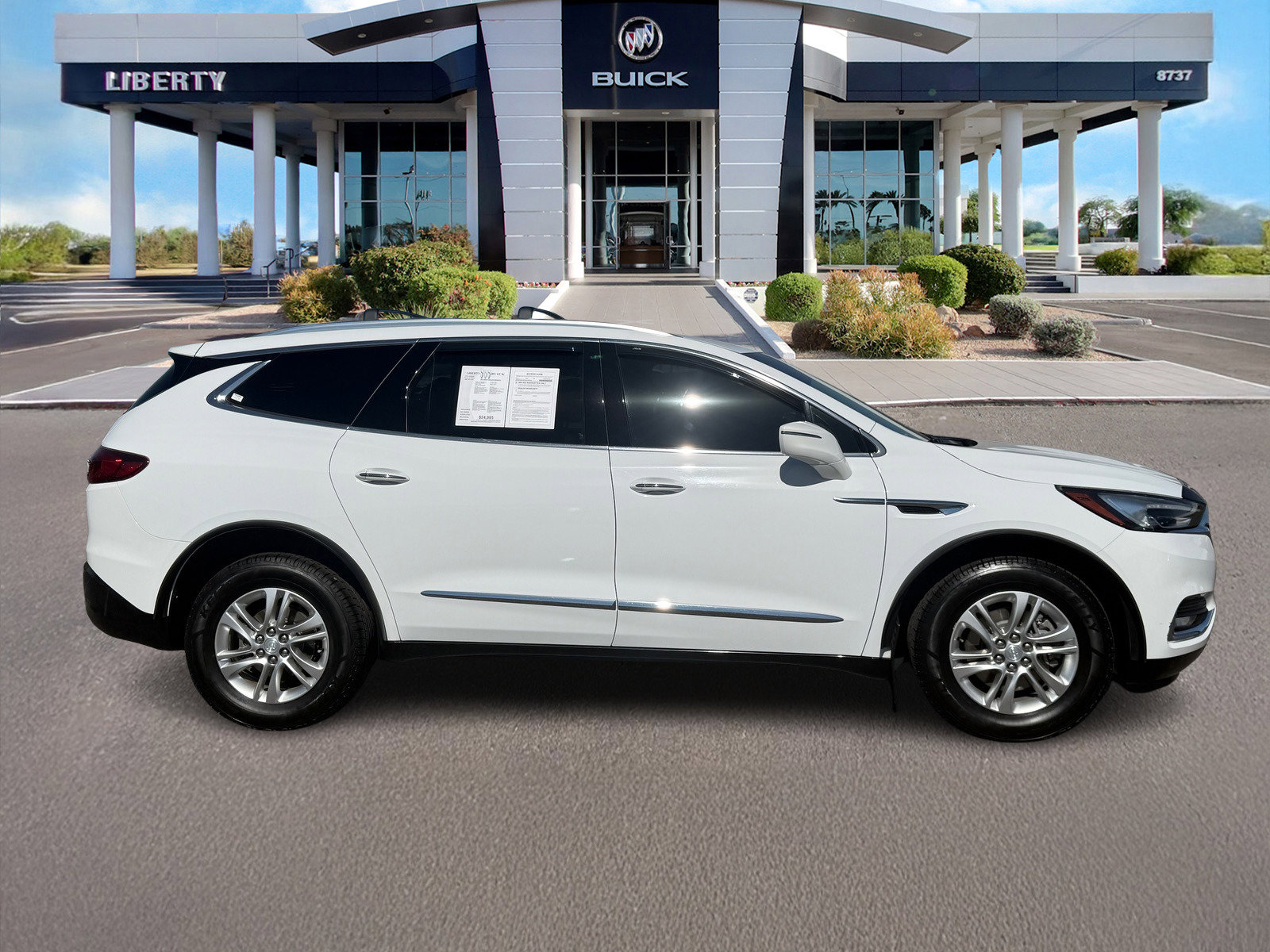 Used 2018 Buick Enclave Essence image 2