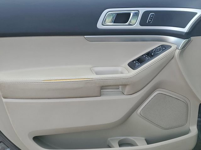 Used 2015 Ford Explorer XLT w/ Equipment Group 202B image 16