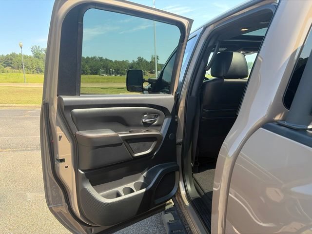 Used 2021 Nissan Titan PRO-4X w/ Pro-4x Convenience Package AWD/4WD image 6