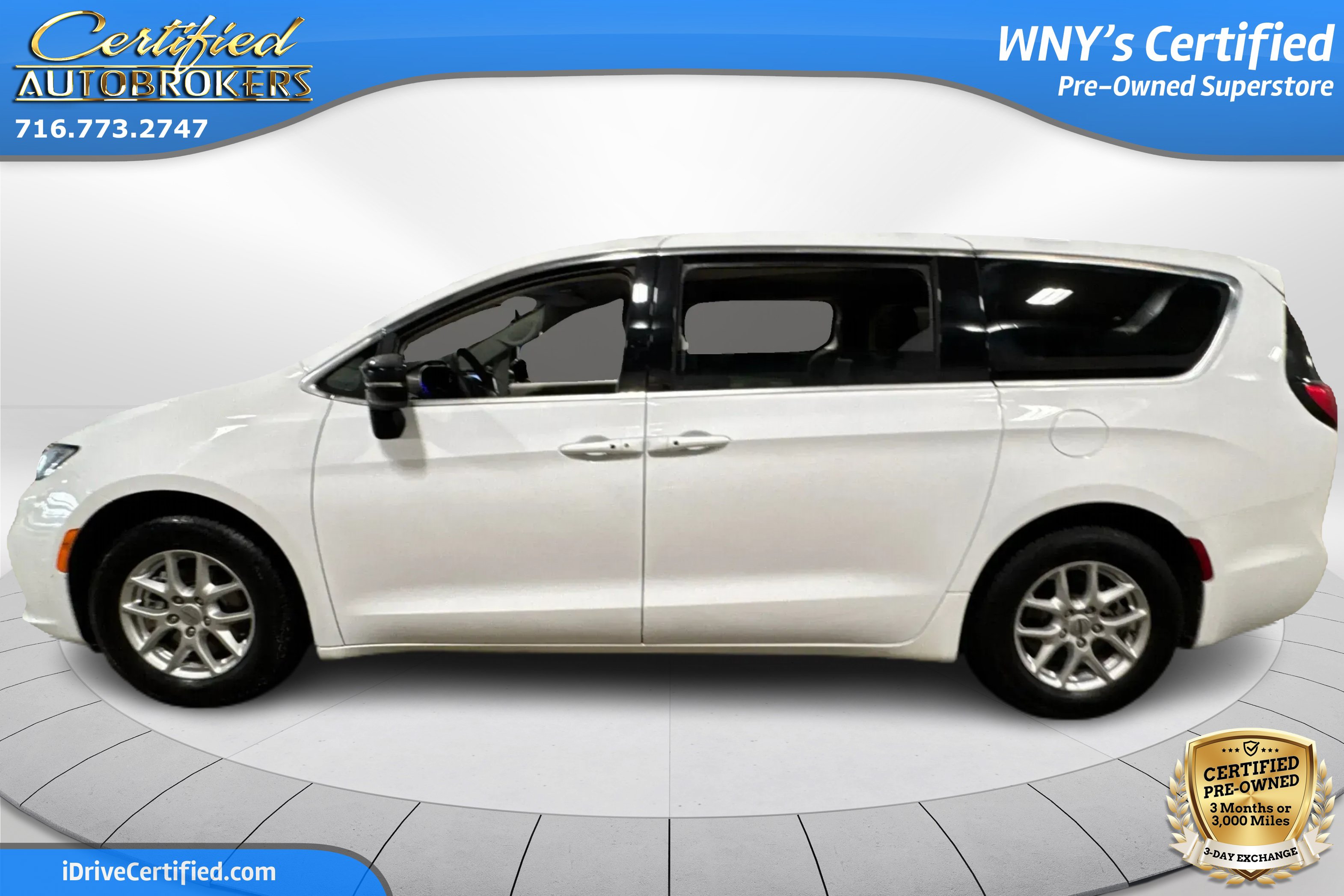 Used 2024 Chrysler Pacifica Touring-L FWD image 9