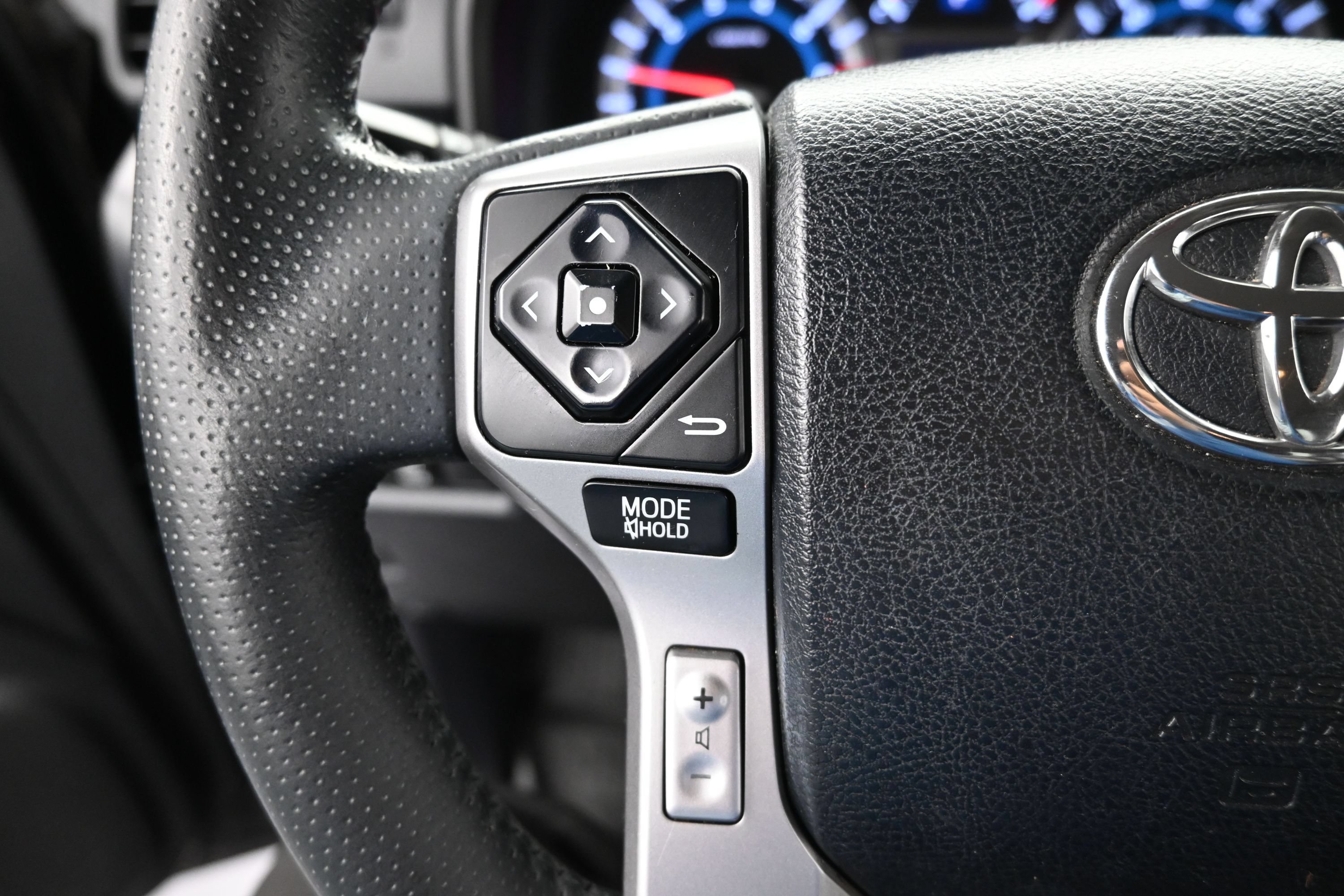 Used 2017 Toyota 4Runner SR5 AWD/4WD image 14
