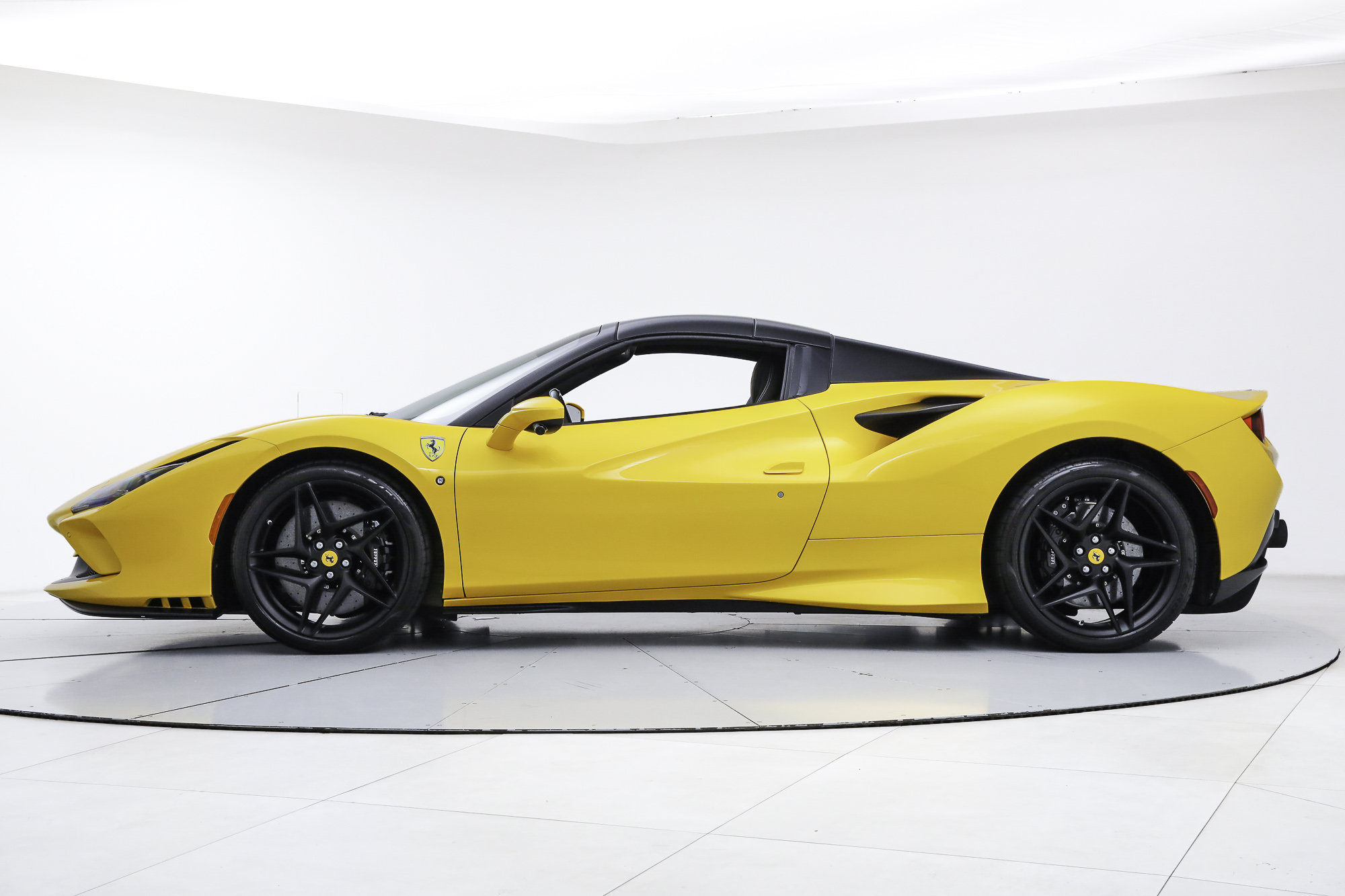 Certified 2022 Ferrari F8 Tributo RWD image 10