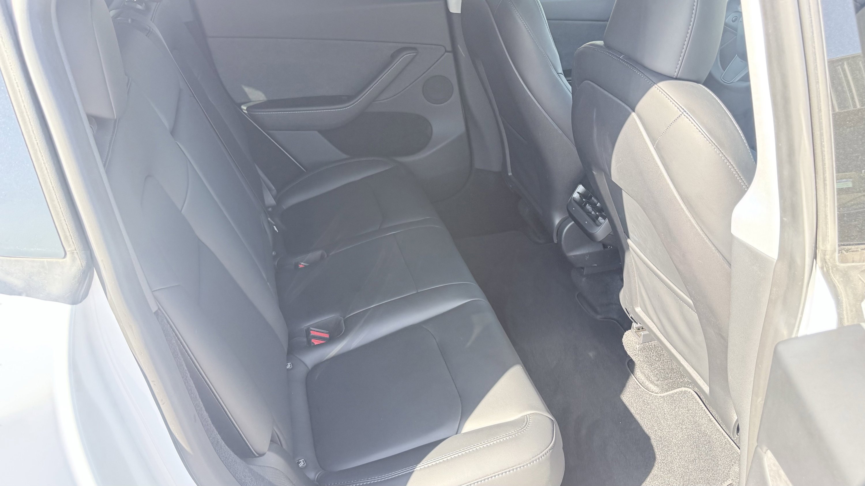 Used 2023 Tesla Model Y Long Range image 40