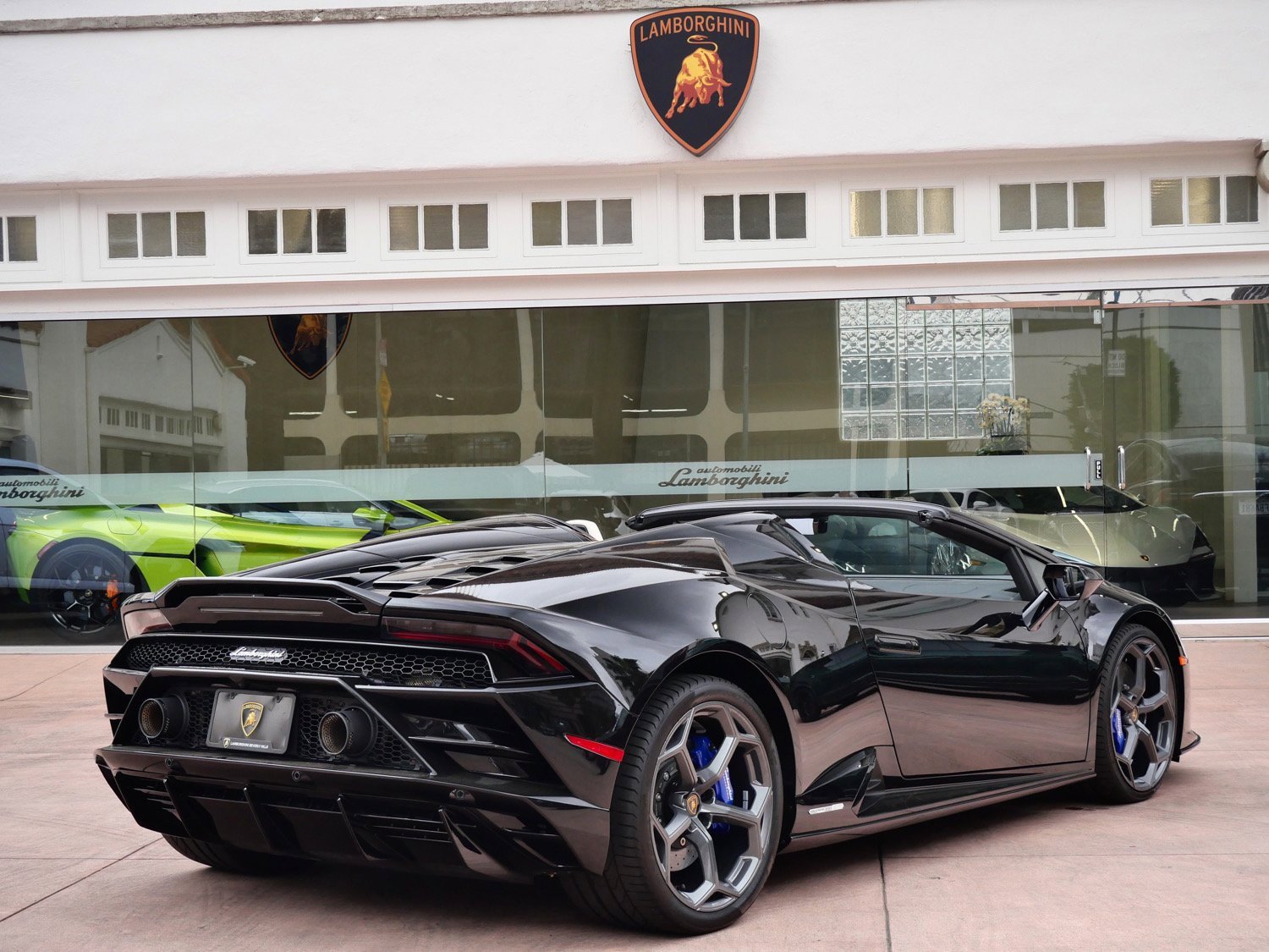 Used 2024 Lamborghini Huracan EVO image 3