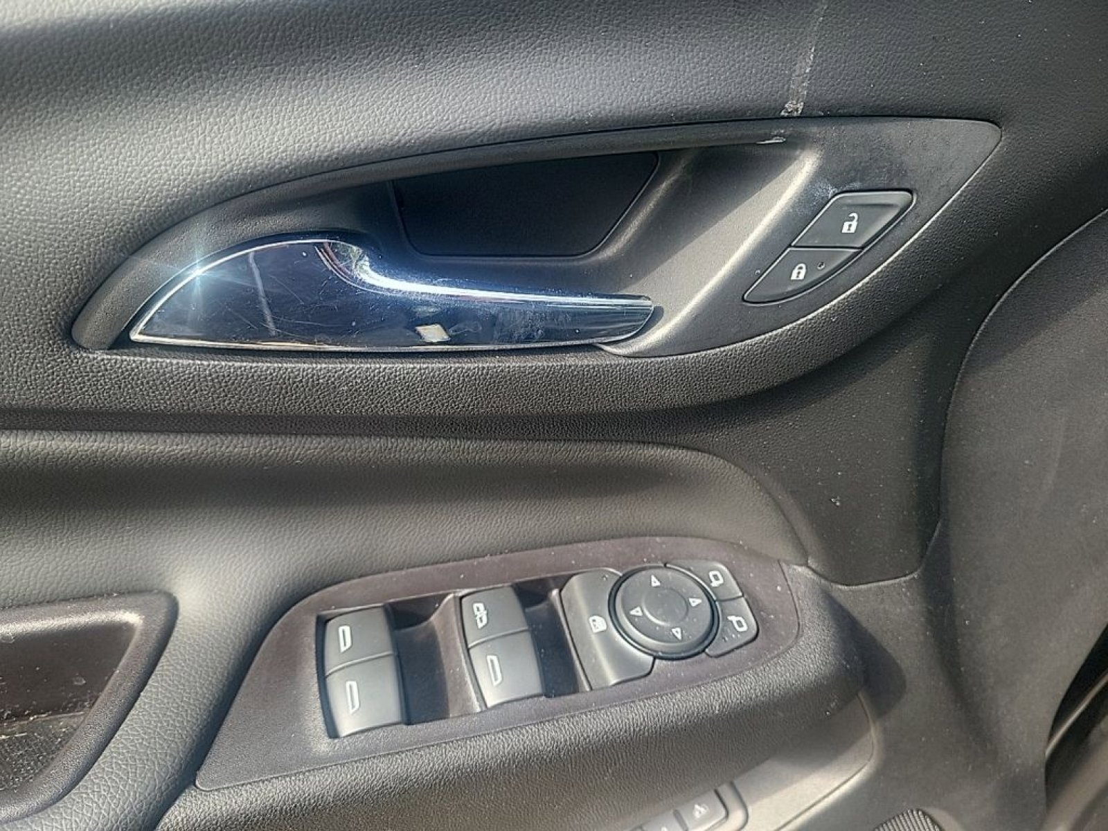 Used 2021 Chevrolet Equinox Premier image 18