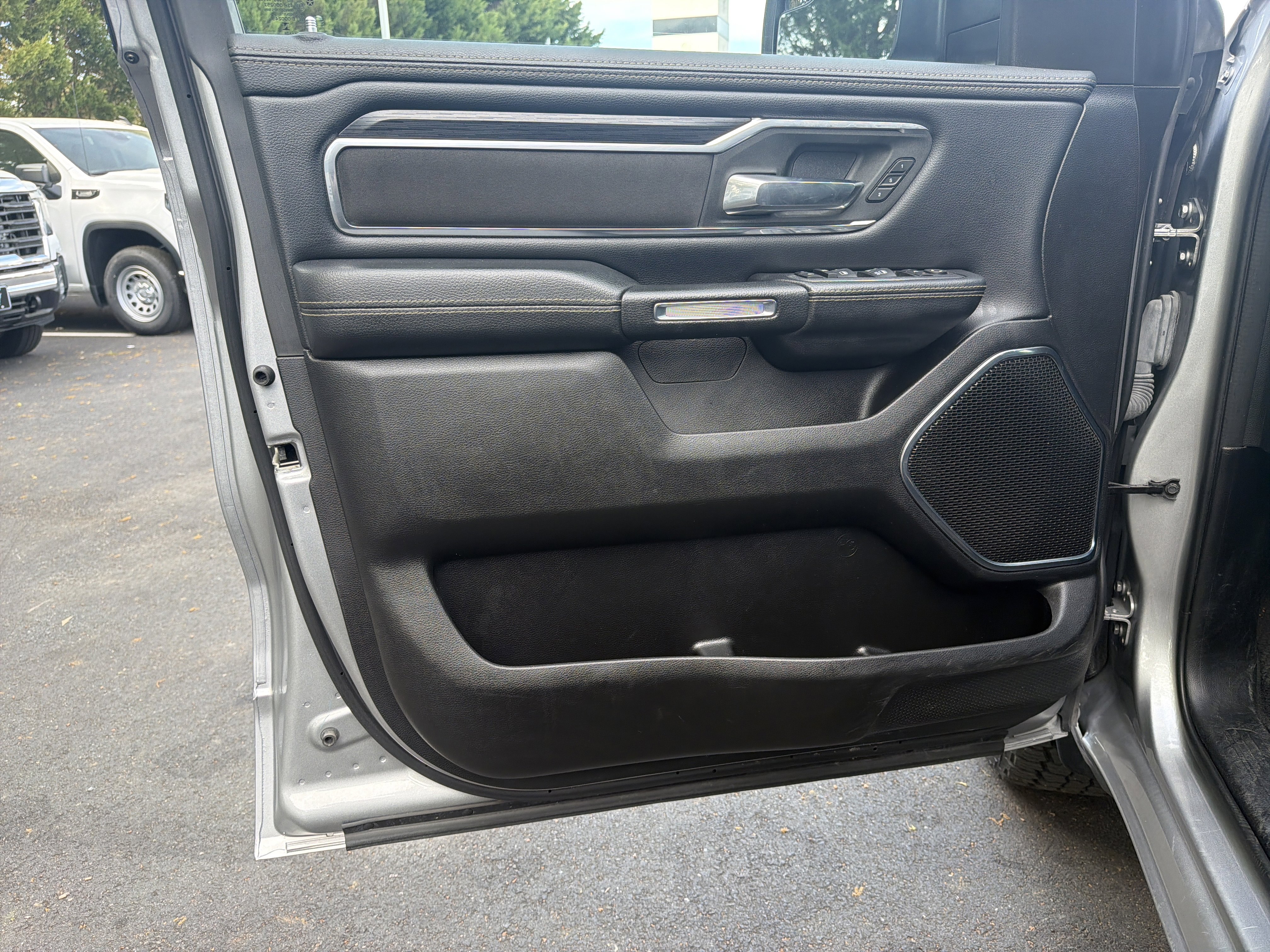 Used 2024 RAM 1500 Laramie image 15