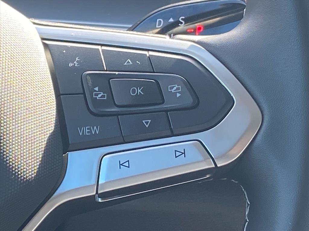 Used 2025 Volkswagen Tiguan SE image 8