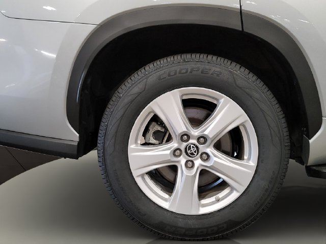 Used 2023 Toyota Highlander L FWD image 35