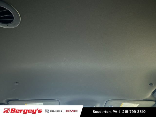 Used 2023 Chevrolet Traverse LT AWD/4WD image 21