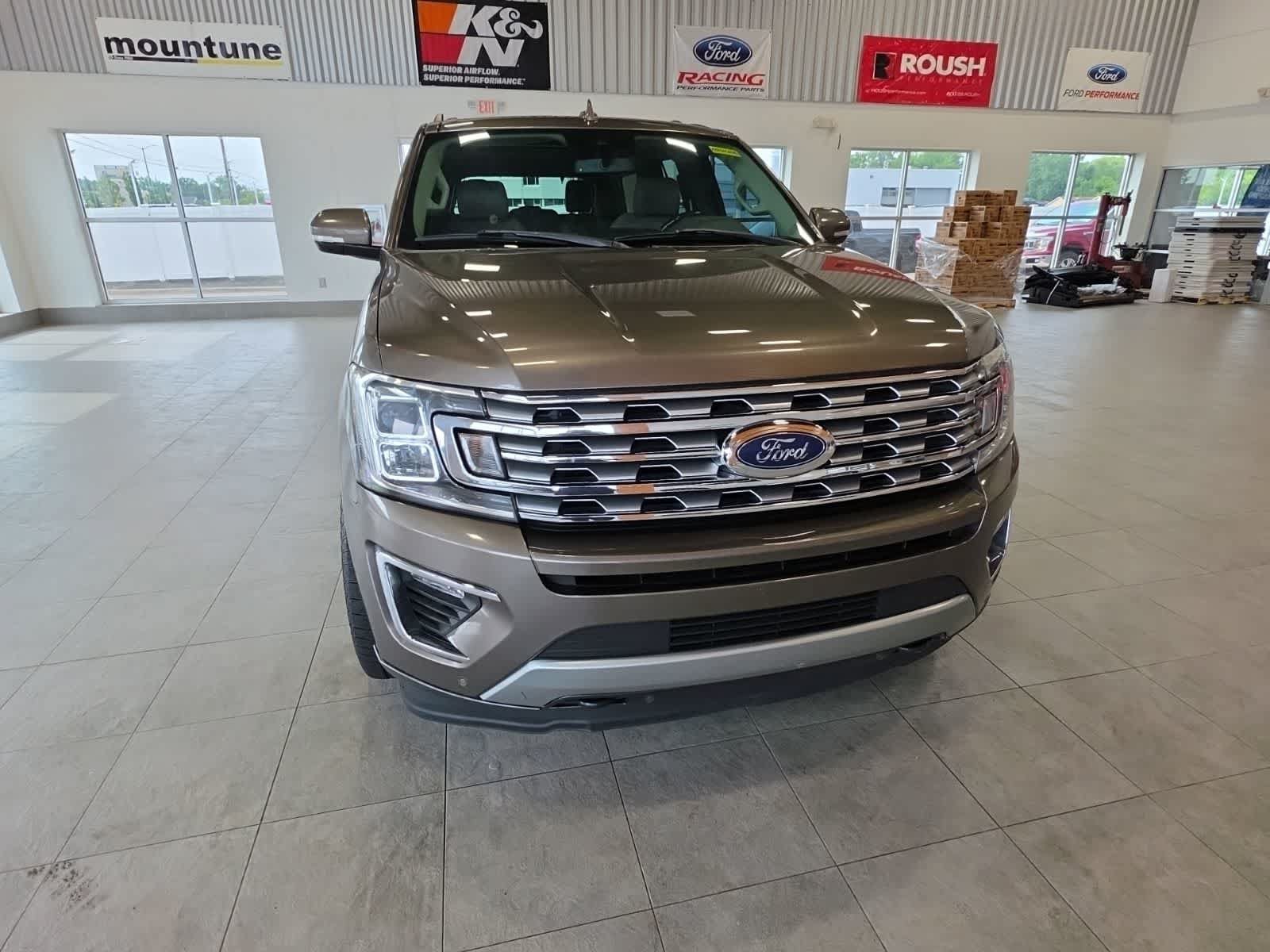 Used 2019 Ford Expedition Limited w/ Equipment Group 301A AWD/4WD image 5