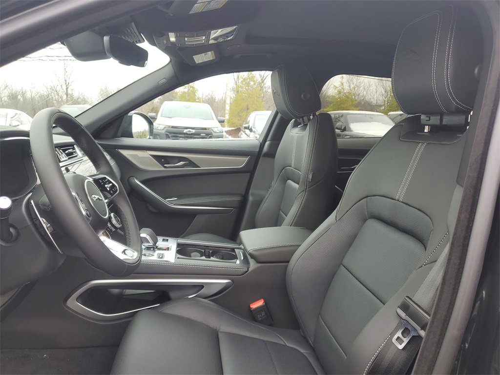 New 2025 Jaguar F-PACE R-Dynamic S image 11