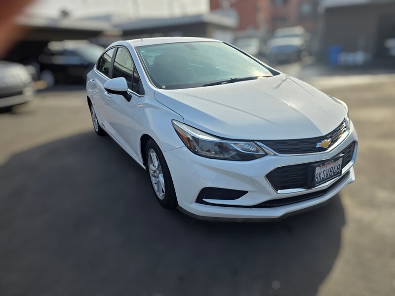 Used 2017 Chevrolet Cruze LT w/ Convenience Package FWD image 3
