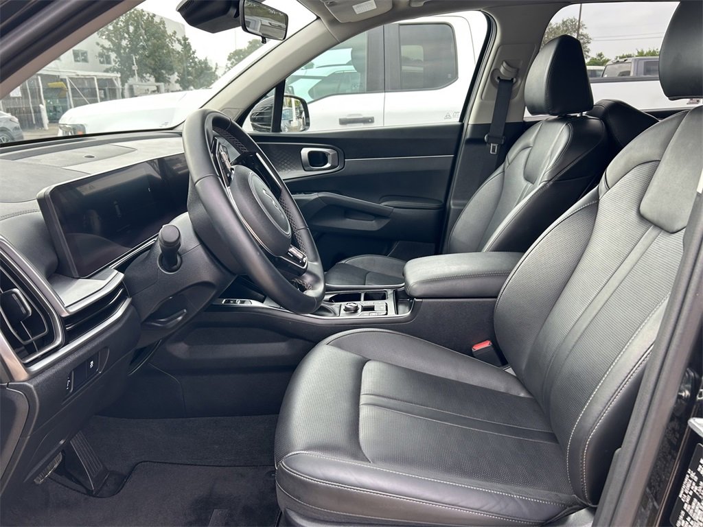 Used 2025 Kia Sorento S w/ Panoramic Sunroof Package image 11
