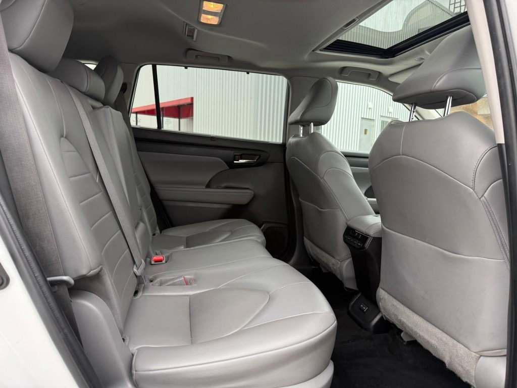 Used 2022 Toyota Highlander XLE image 13