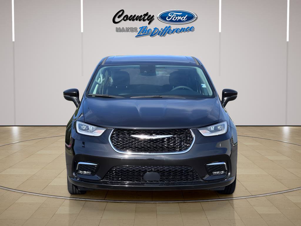 Used 2023 Chrysler Pacifica Touring-L FWD image 11