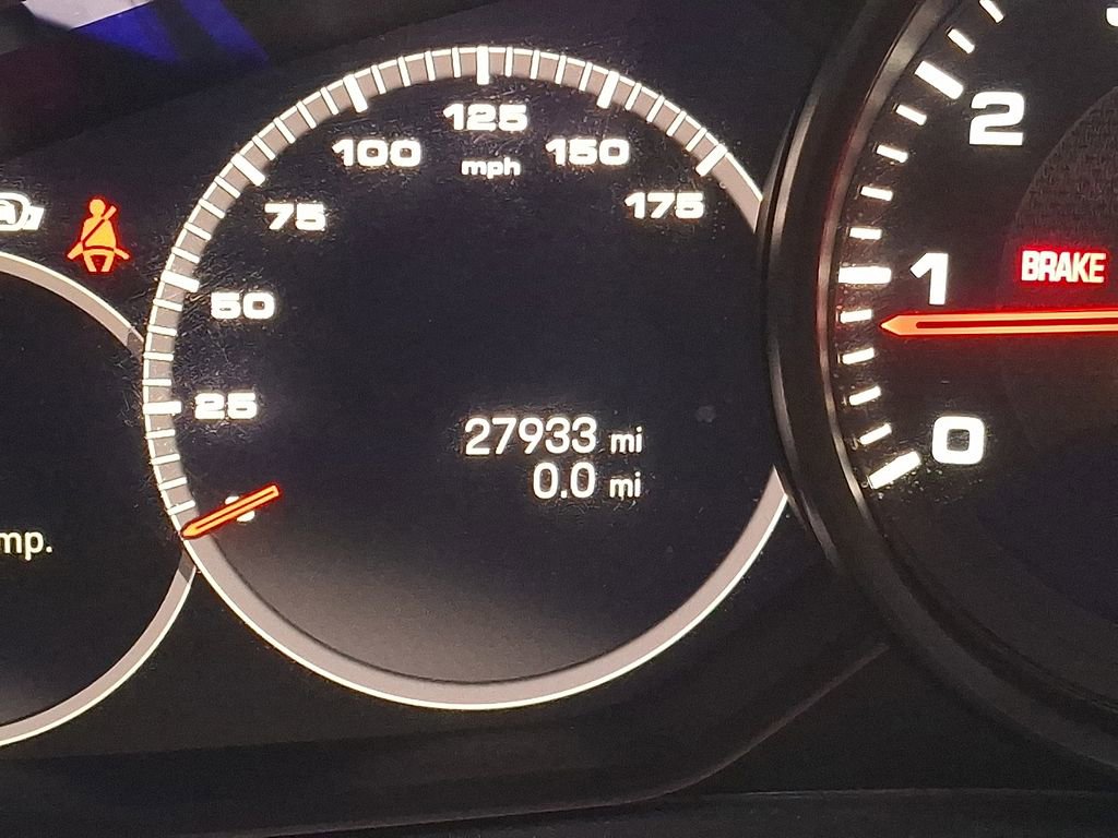 Used 2023 Porsche Cayenne w/ Premium Package image 16