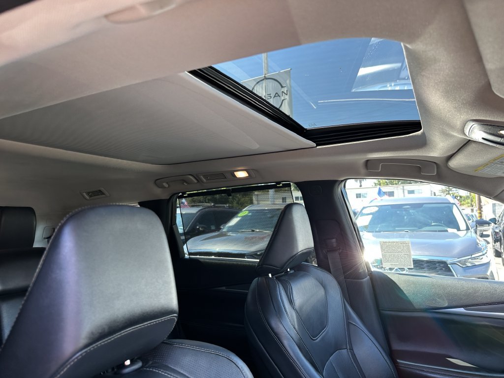 Used 2023 INFINITI QX60 Luxe w/ Cargo Package FWD image 16