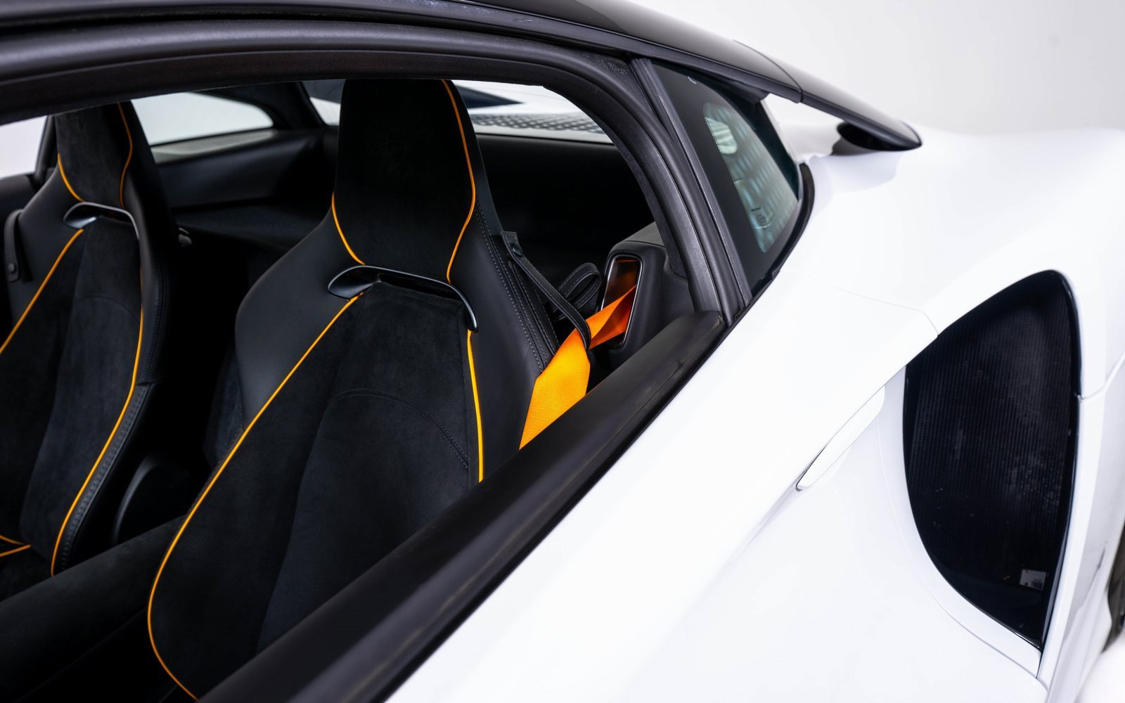 Used 2023 McLaren Artura image 12