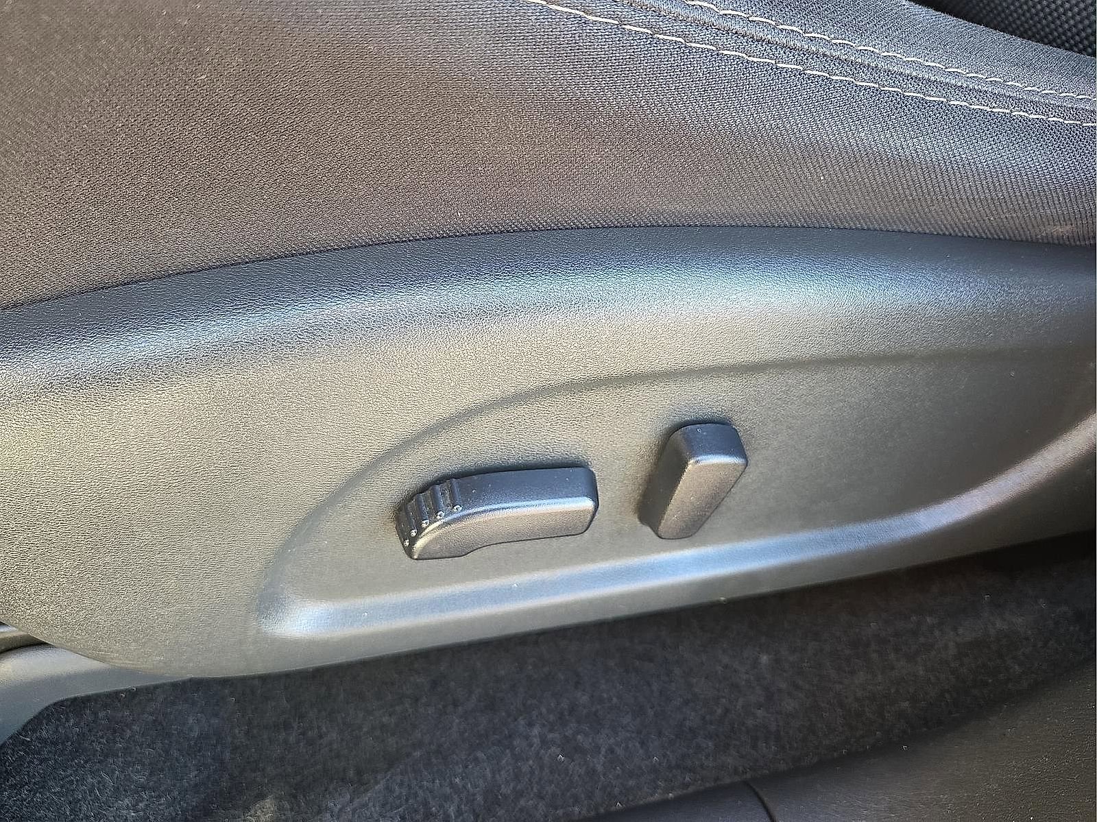 Used 2019 Nissan Pathfinder SV image 14