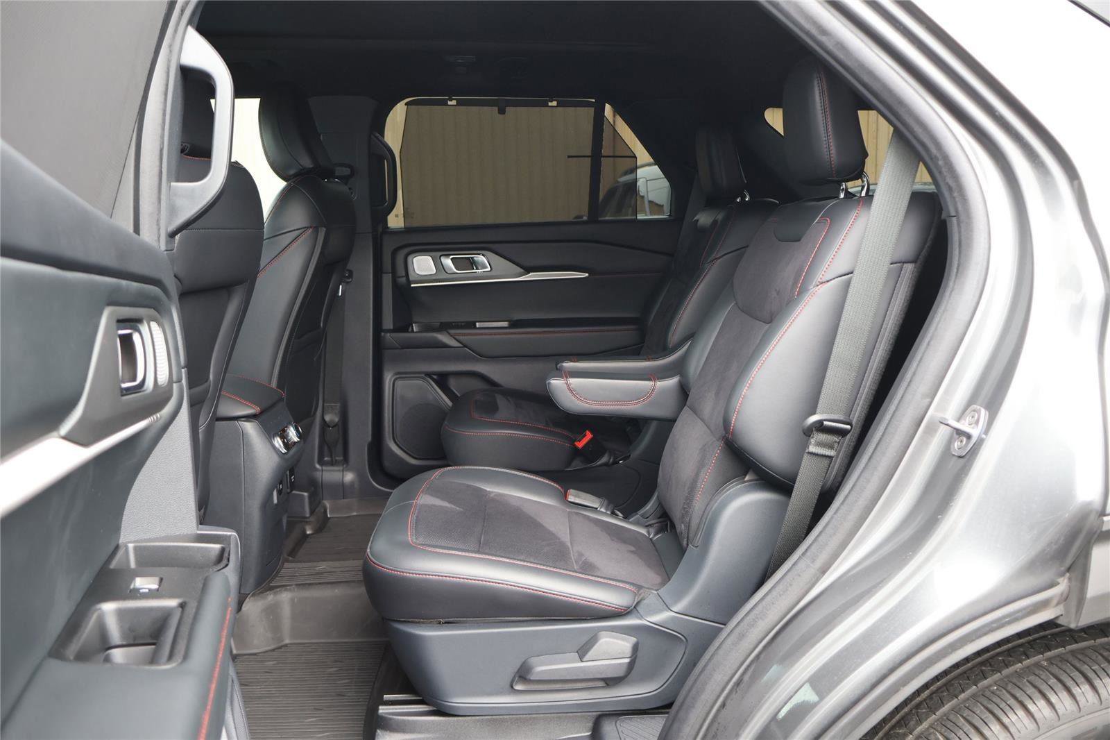 Certified 2025 Ford Explorer ST image 30