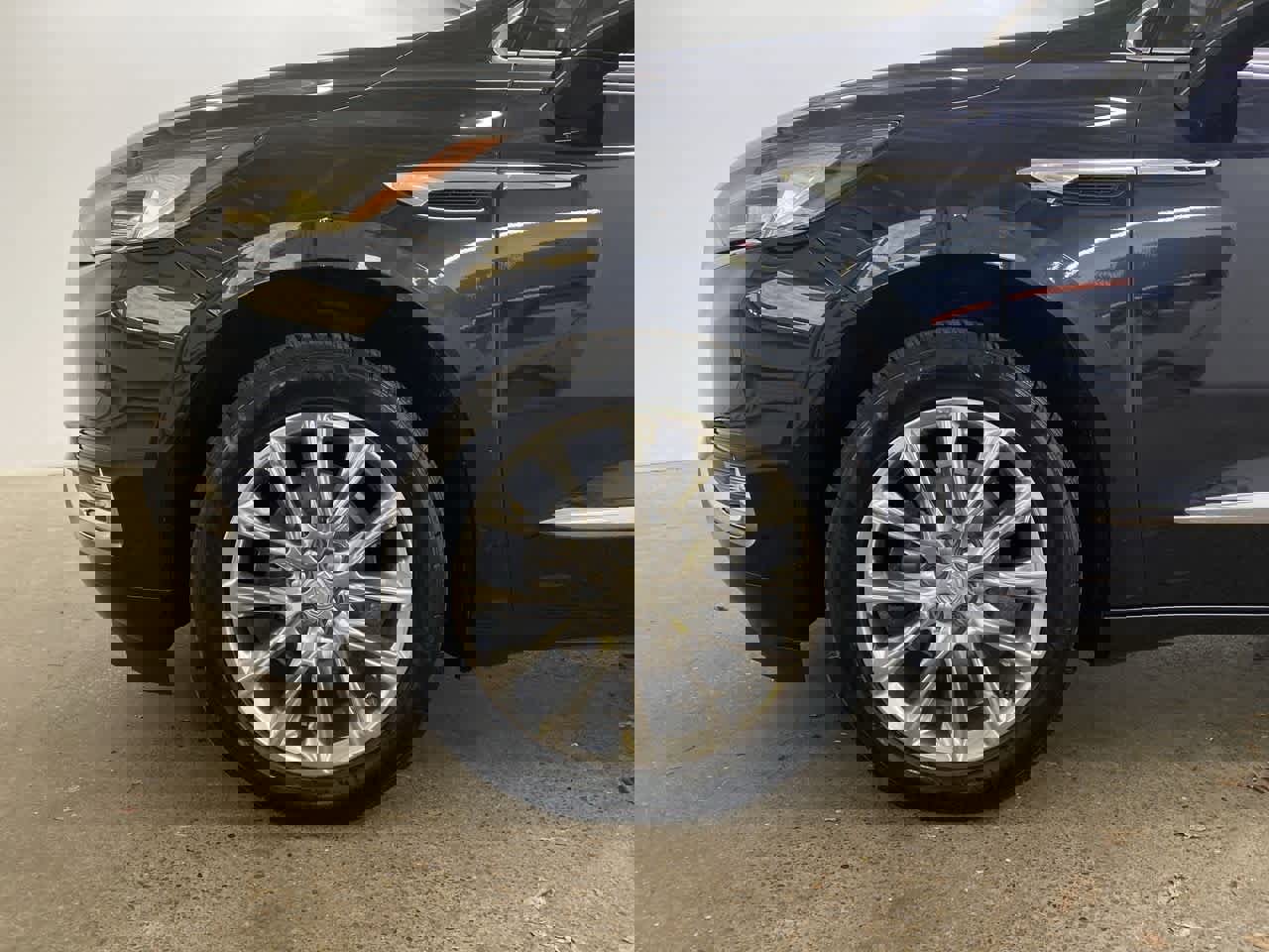 Used 2020 Buick Enclave Premium w/ Sun and Sites Package image 11