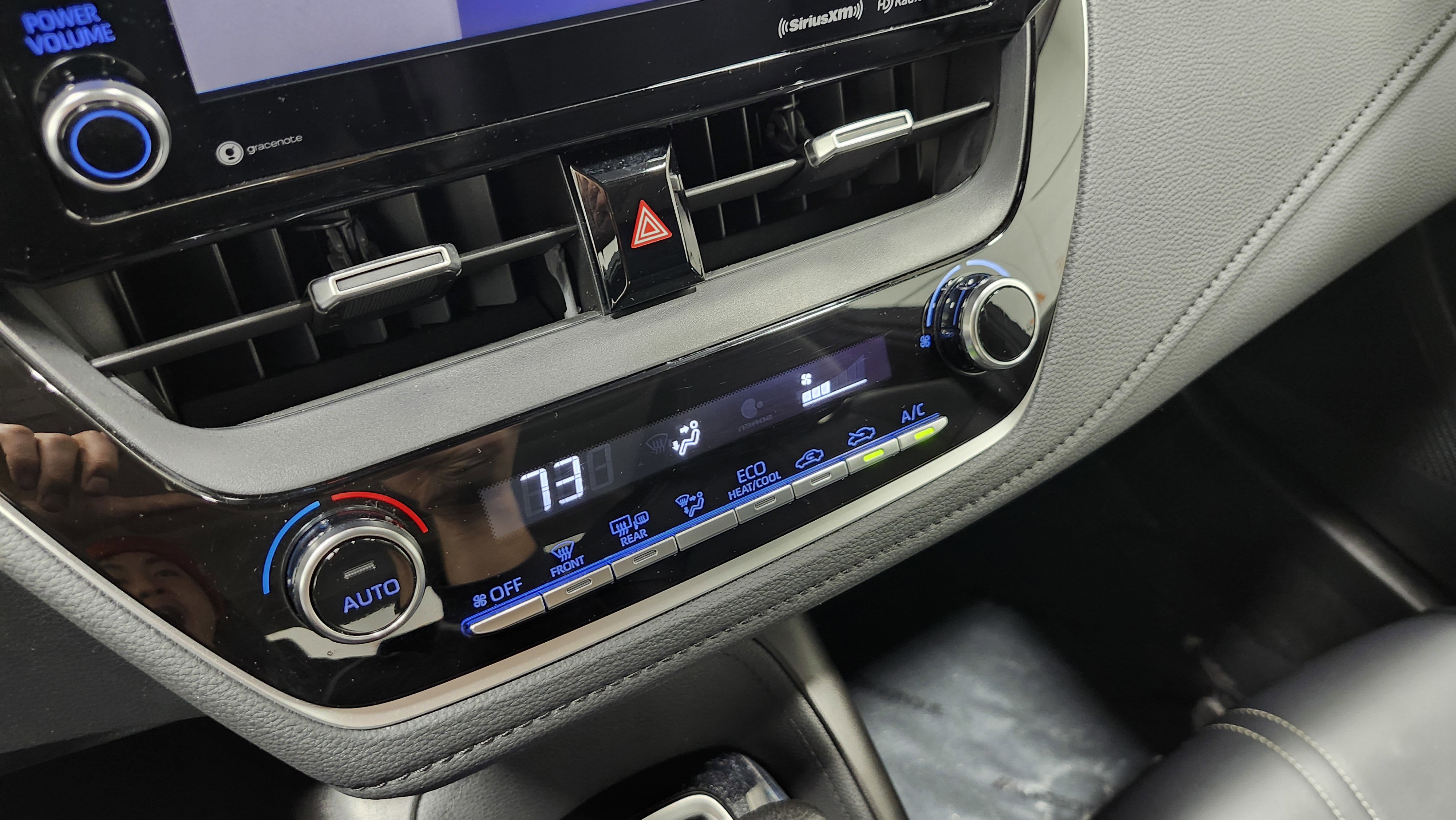 Used 2020 Toyota Corolla XLE image 31