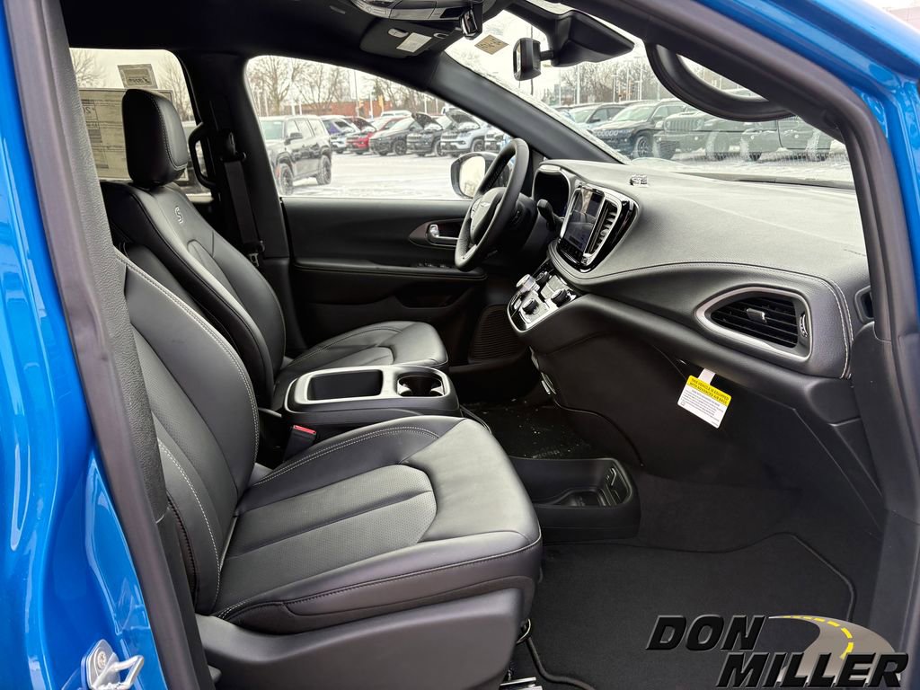 New 2026 Chrysler Pacifica Select w/ S Appearance Package image 25
