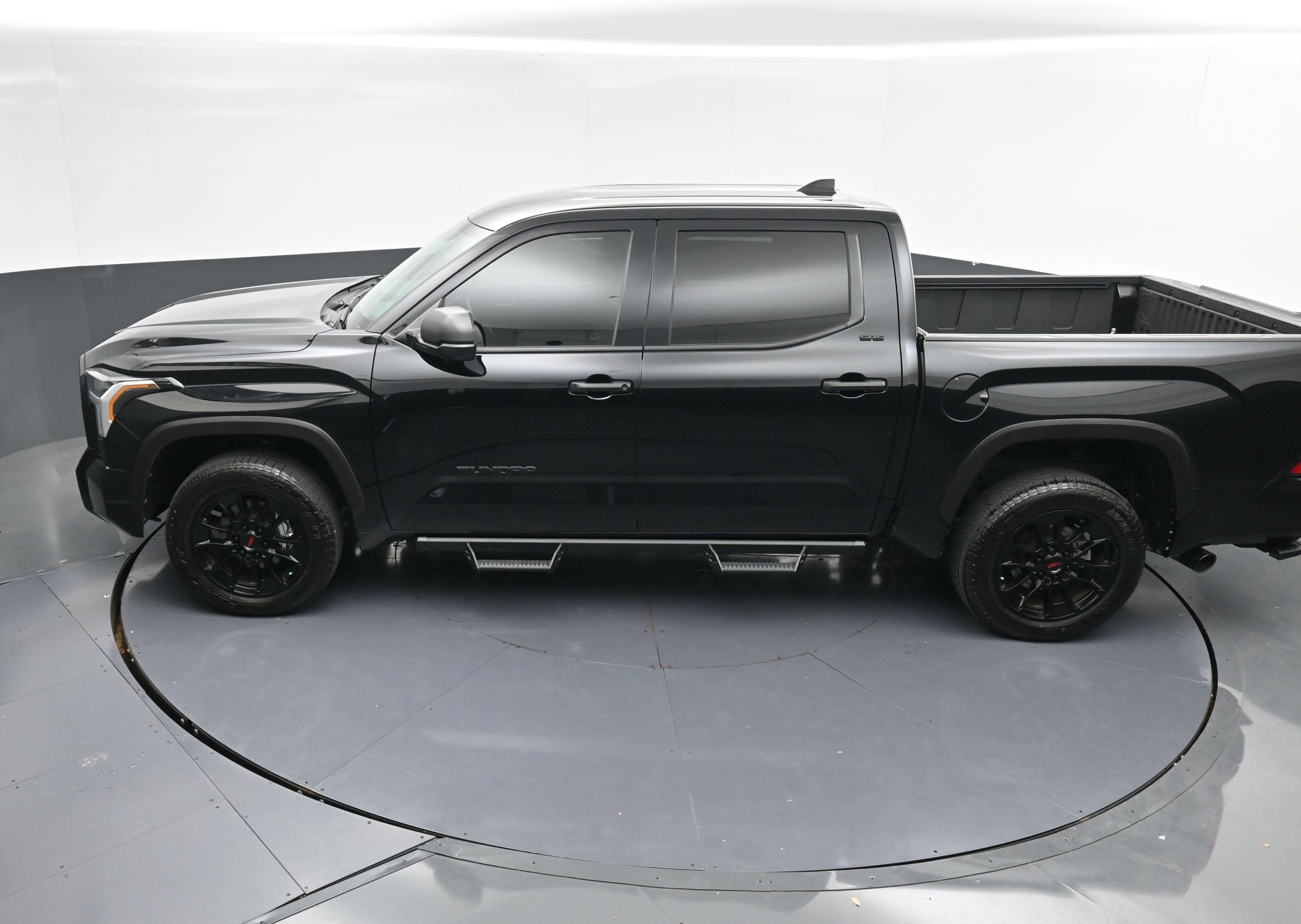 Used 2025 Toyota Tundra SR5 AWD/4WD image 35
