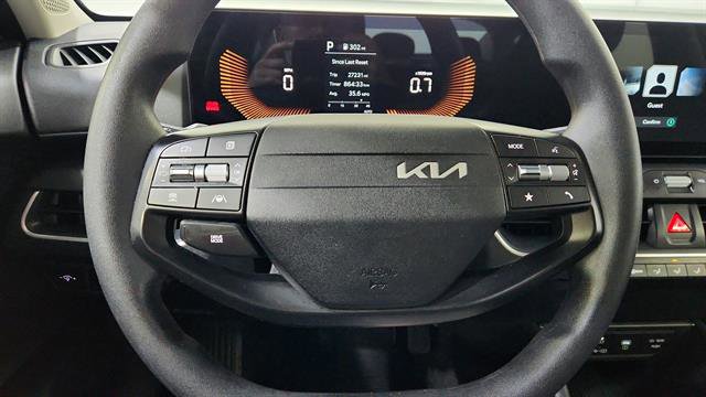 Used 2025 Kia K4 LXS image 15