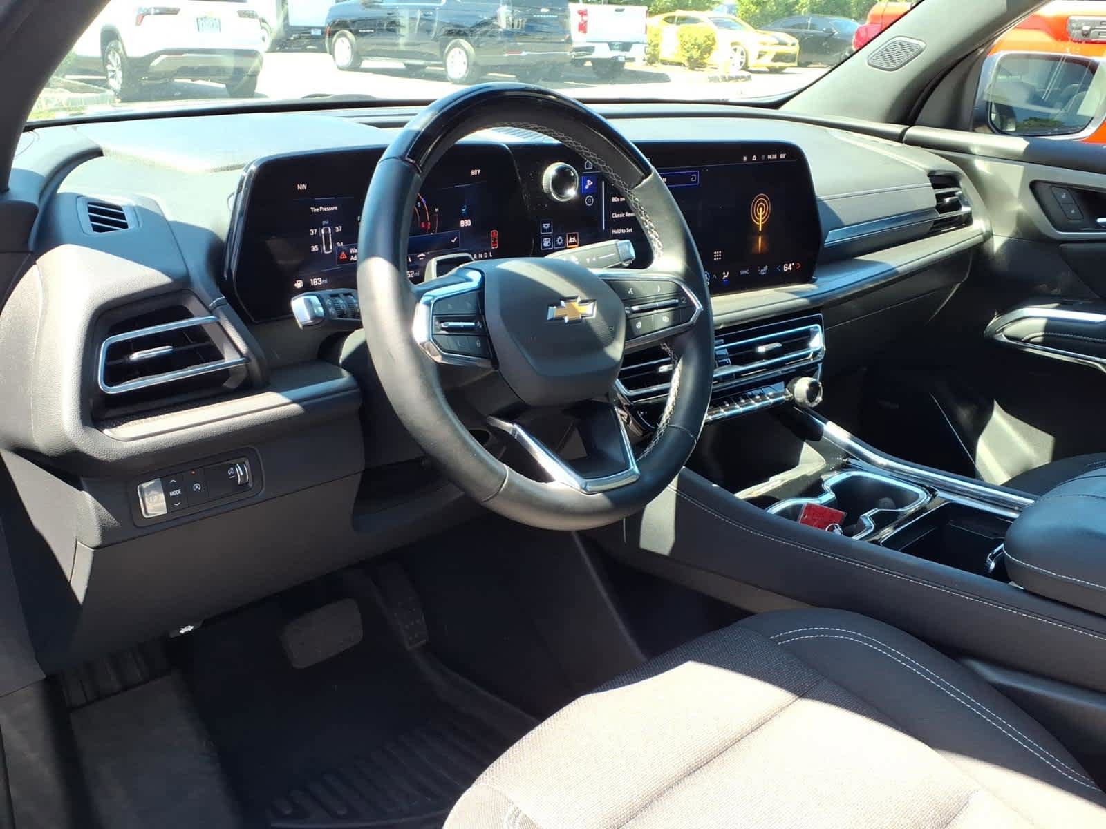 Used 2024 Chevrolet Traverse LT w/ Enhanced Driving Package FWD image 9