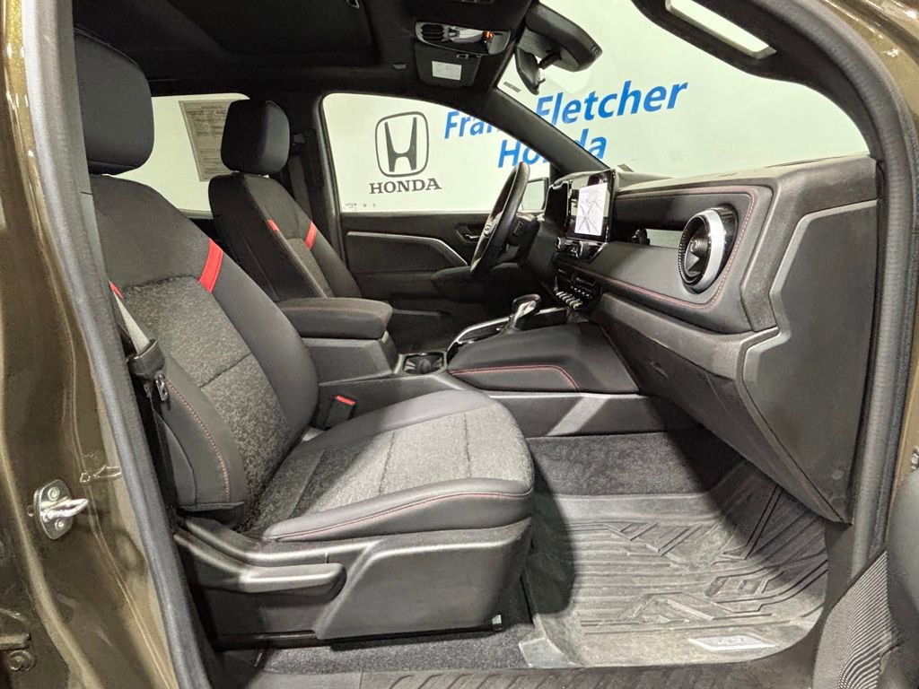 Used 2023 Chevrolet Colorado Z71 AWD/4WD image 21