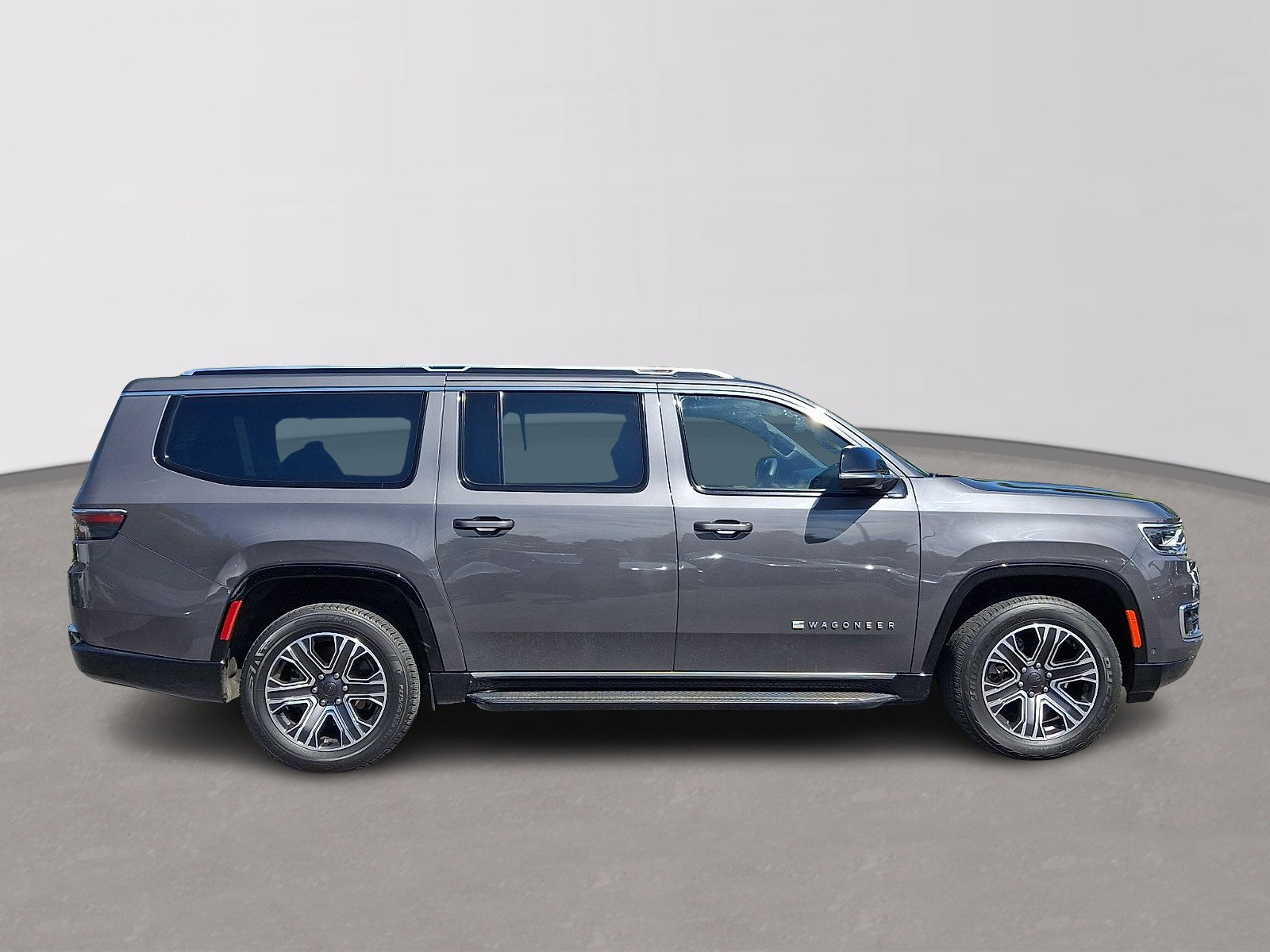 Used 2024 Jeep Wagoneer L Series II w/ Flexible Seating Group AWD/4WD image 7